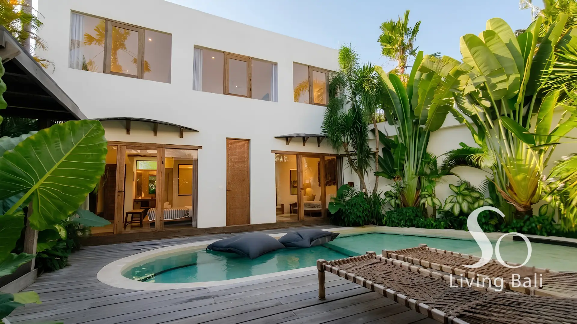 Umalas · Villa 4BR · Tropical Pool Compound (1/15)