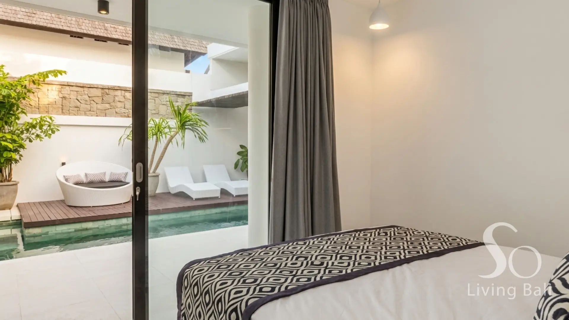 Berawa · Villa 3BR · Minimalist Indoor-Outdoor Living (1/10)