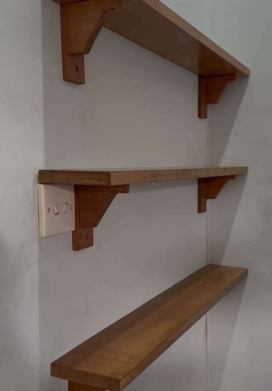 Minimalist Custom Wood Wall Shelves – Natural Finish (1/3)