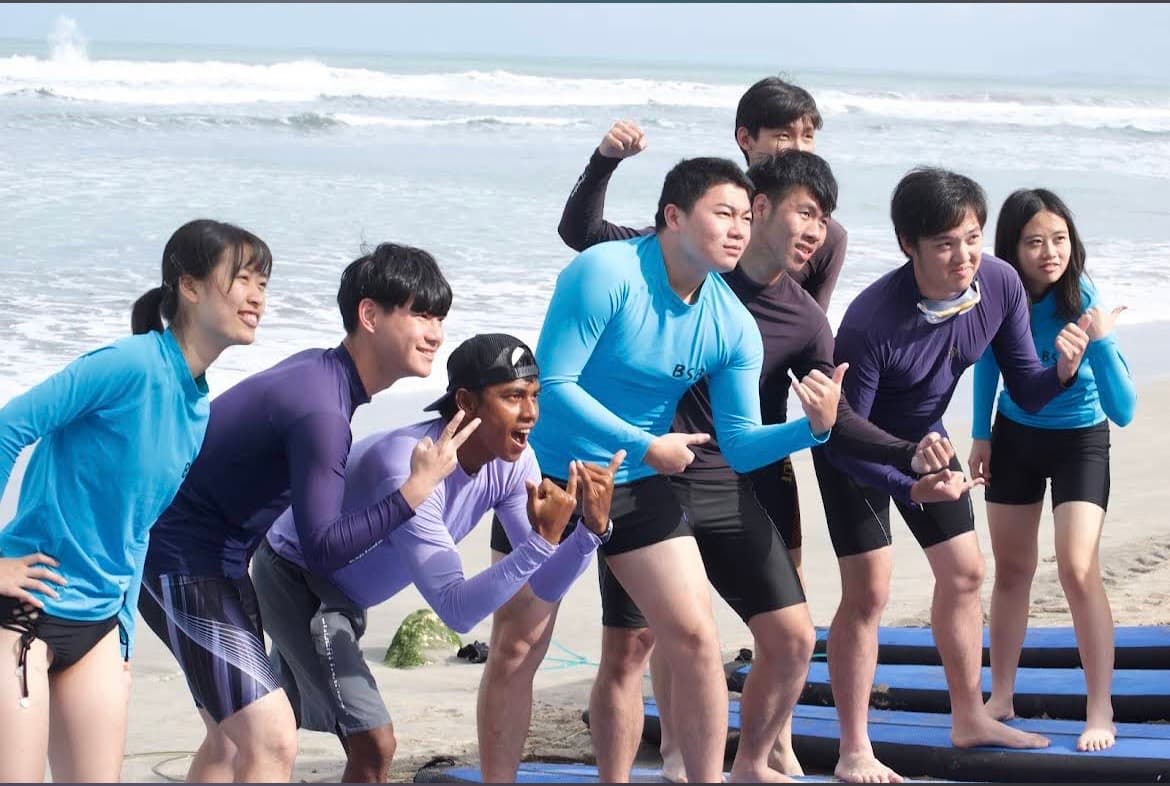 Kuta Slim Surf – Sekolah Surfing (1/3)