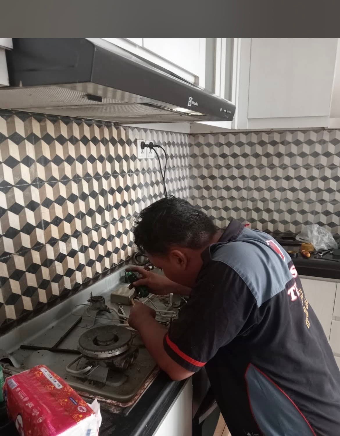 Home appliance repair services (GAS STOVE SERVICE) (1/3)