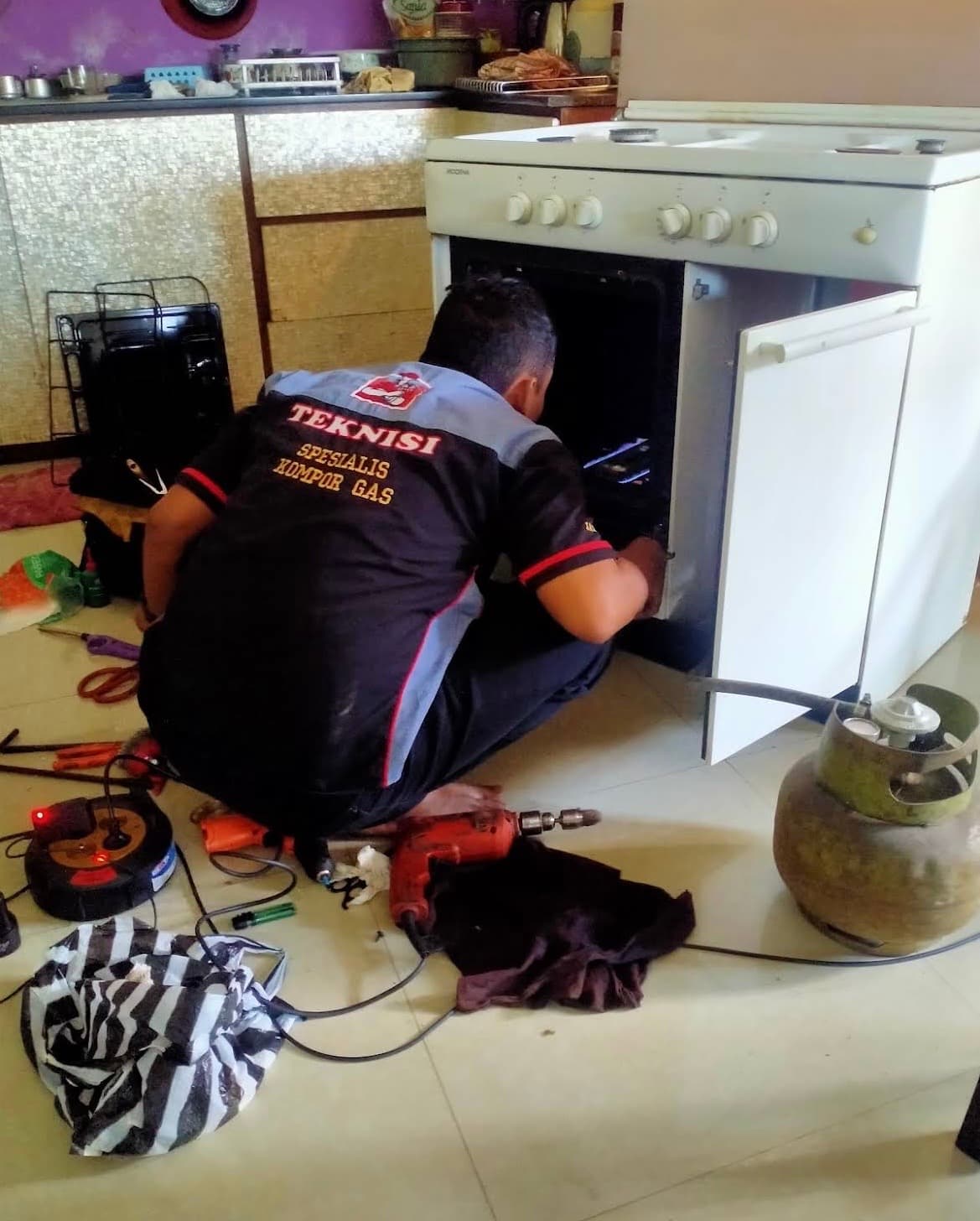 Home appliance repair services (GAS STOVE SERVICE) (1/3)