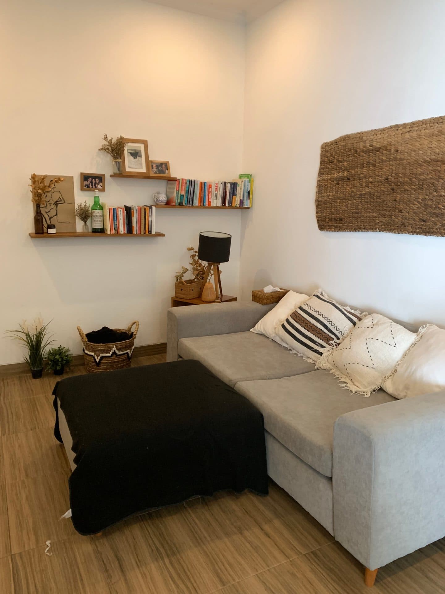 Comfortable sofa (1/3)