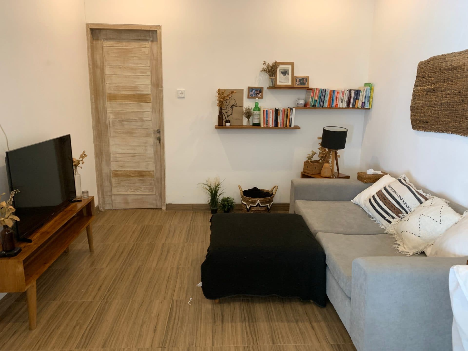 Comfortable sofa (1/3)