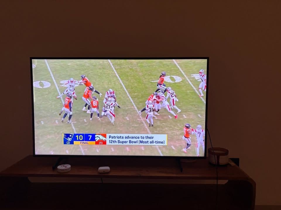 TV - Samsung 43” 4K Crystal UHD Smart TV in very good condition. (1/4)