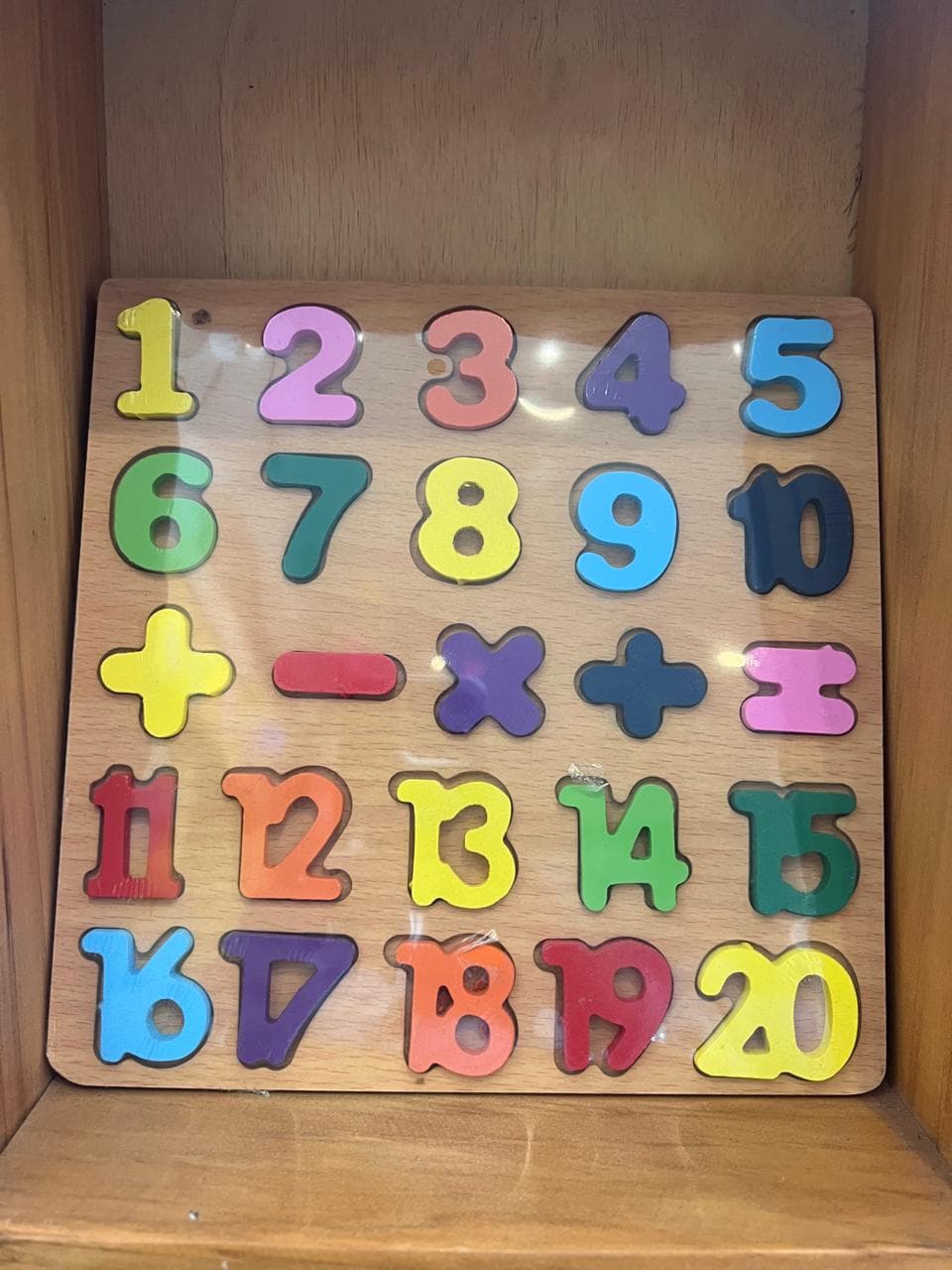 Puzzle nomor dari kayu (1/3)