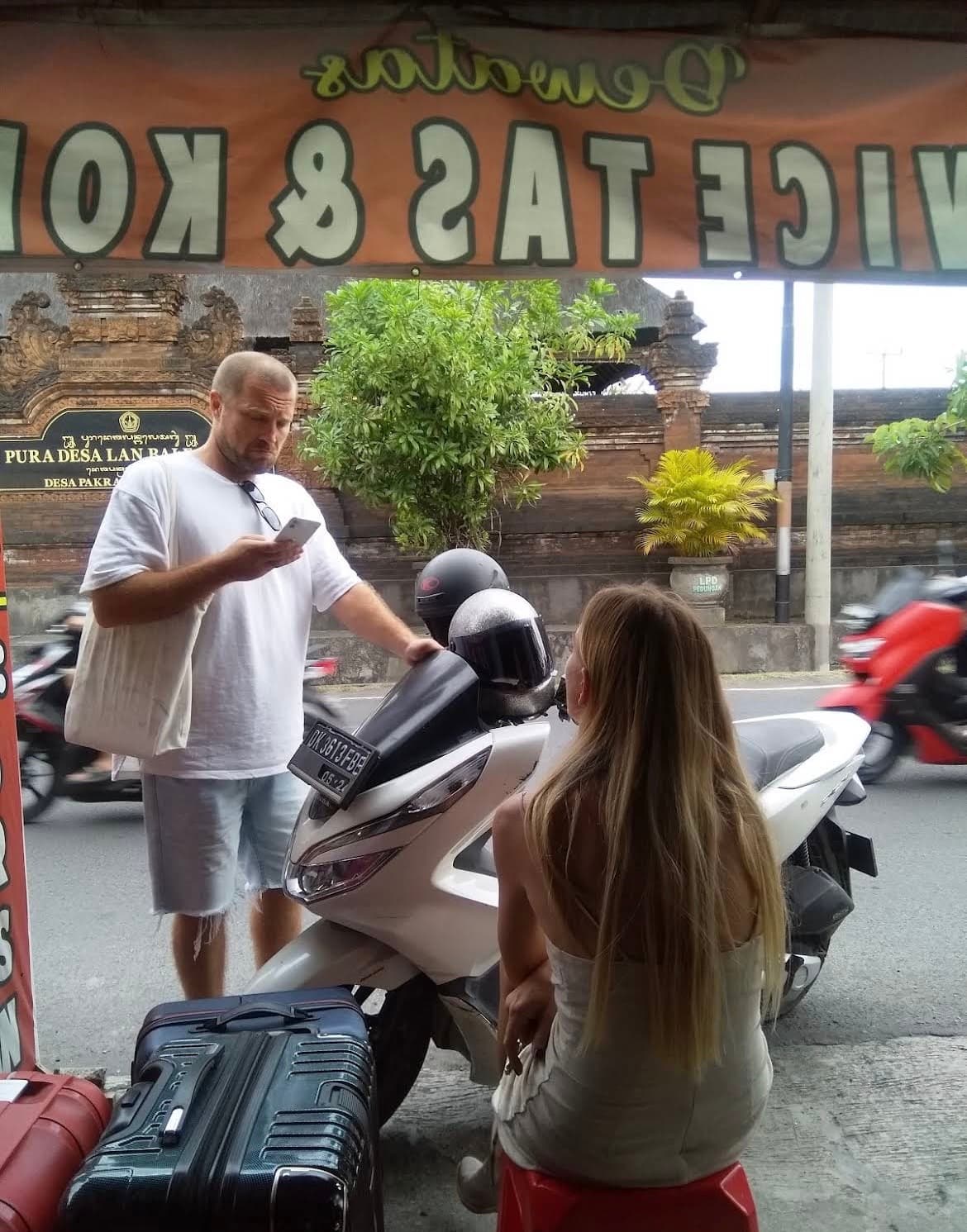 Dewatas – Service de Sacs, Valises & Graphisme (1/3)