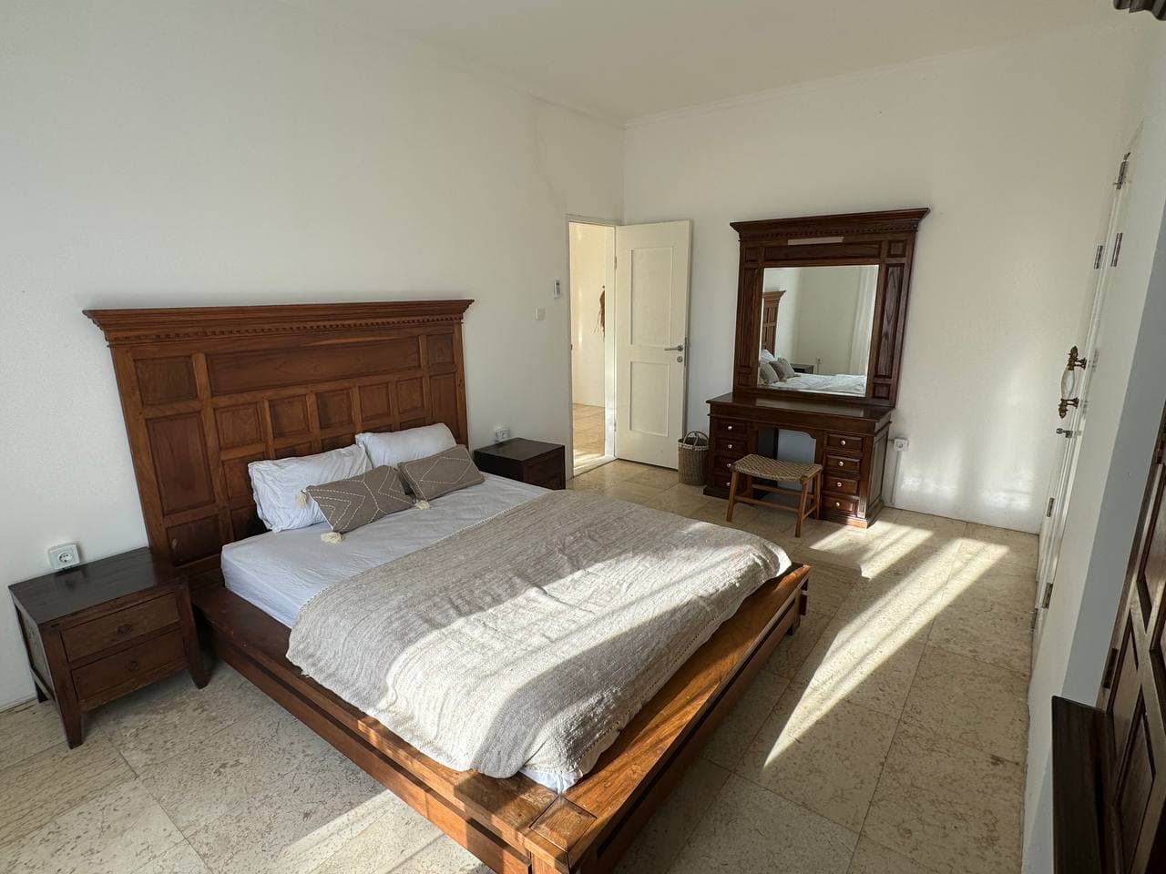 TWO-STOREY VILLA WITH 4 BEDROOMS AND PRIVATE POOL FOR RENT IN JIMBARAN, Bali (1/3)