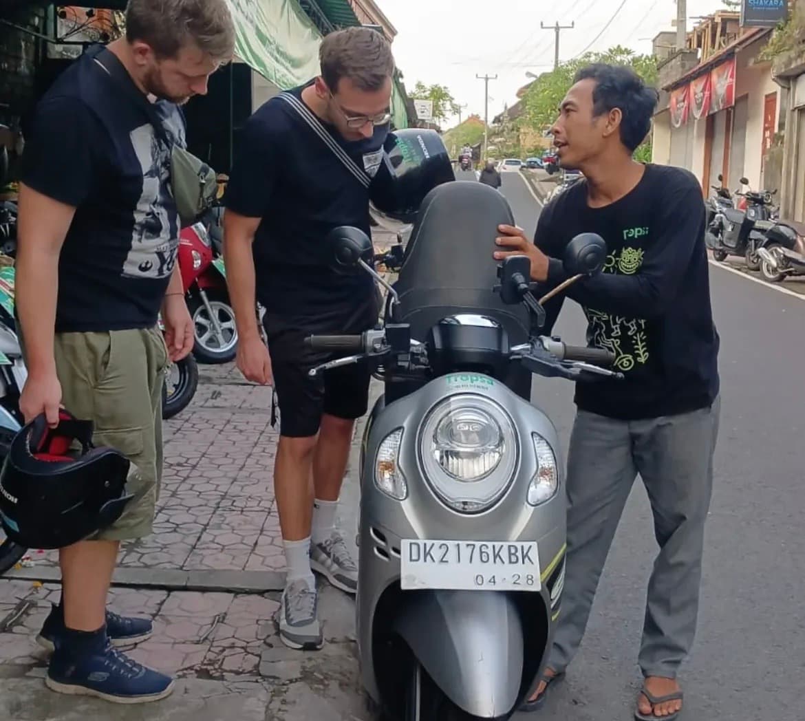 Honda scoopy 110 cc (1/2)
