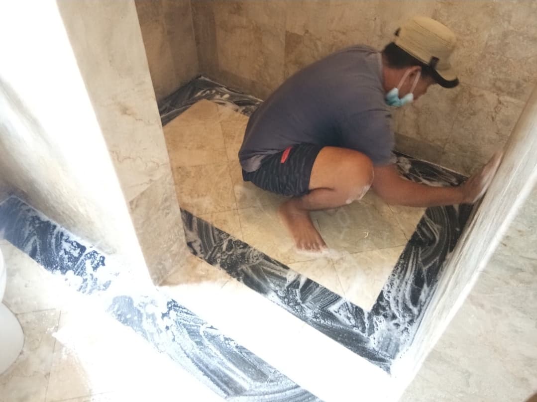 Bathroom cleaner (1/3)